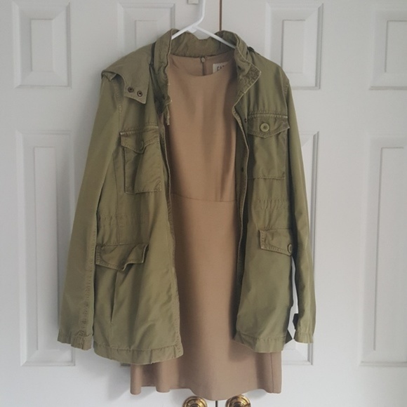 GAP | Classic Beige Dress - Picture 2 of 6